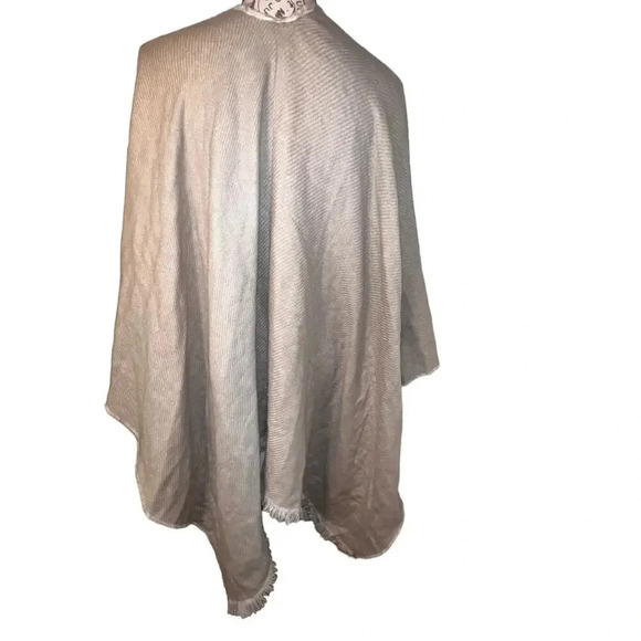 Snow Leopard print Cozy Poncho with fringe asymmetrical hem L=32-42” W=50” - Picture 5 of 7
